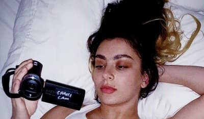 Babski Czwartek:Charli XCX: Alone Together