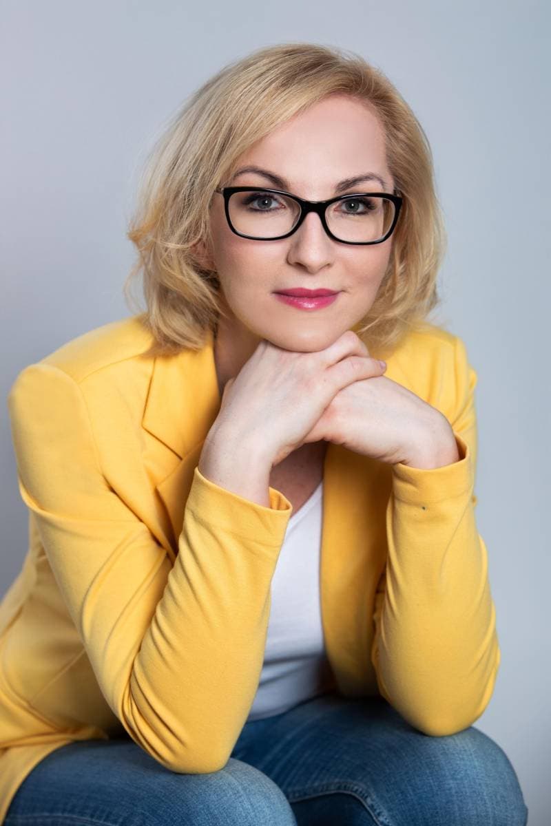 PÓŁKI LITERATURY I SZTUKI - KAWIARNIA LITERACKA W DIALOGU GOŚĆ - EWA LANGE